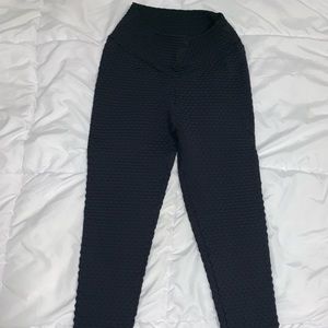 CLS leggings scrunched butt